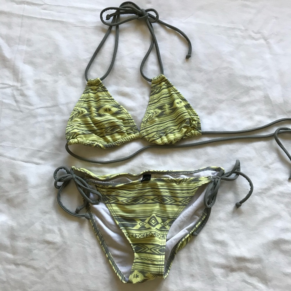 Black Poppy bikini size  XS